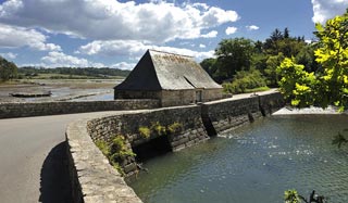 Moulin à marée du Hénan sur l'Aven