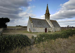 La chapelle Saint Vio. La chapelle est située en Bretagne, dans le Finistère, près du village de Tréguennec.un tout petit nom pour la plus petite des chapelles bigoudènes. Cinquante mètres carrés à peine..