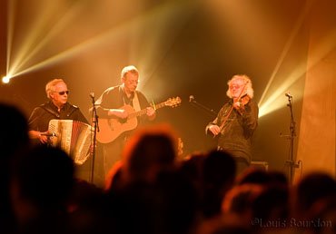 Depuis 1972, les Diaouled Ar Menez font figure de légende en Bretagne. La formation participe très rapidement à de nombreux festivals et concerts. En 1983, elle décide de marier les cultures musicales et participe à une création au Festival Interceltique de Lorient sous la direction de François Tusques, en compagnie de la Fanfare Hilare Carthaisienne et du Groupe Intercommunal Musique Orchestra. 