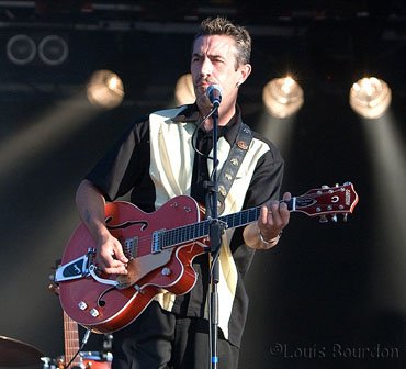 Leur répertoire est aussi varié que les instruments qu ils utilisent, agrémenté par une harmonie à deux voix, qui ne peut que vous transporter quelles que soient vos préférences.