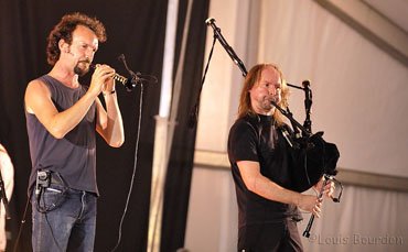 Le David Pasquet Group nait en octobre 2001 et joue dans plusieurs grands festivals comme les Vieilles Charrues, cornouailles à Quimper, Yaouank à Rennes, Parc de la Villette et Paris Bercy. Ce groupe apportera son 1er album BREUDEUR AR STERED en Juin 2005 et obtient le 1er prix du disque produit en Bretagne en 2006...